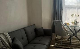 5 Min From Westfield, Stratford, Central , And Elizabeth Olympic Park With Free Netflix